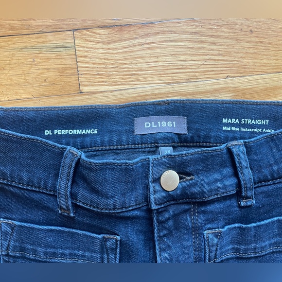 NWOT DL1961 Mara Straight Mid-Rise Instasculpt Ankle - Size 24 - Picture 4 of 6